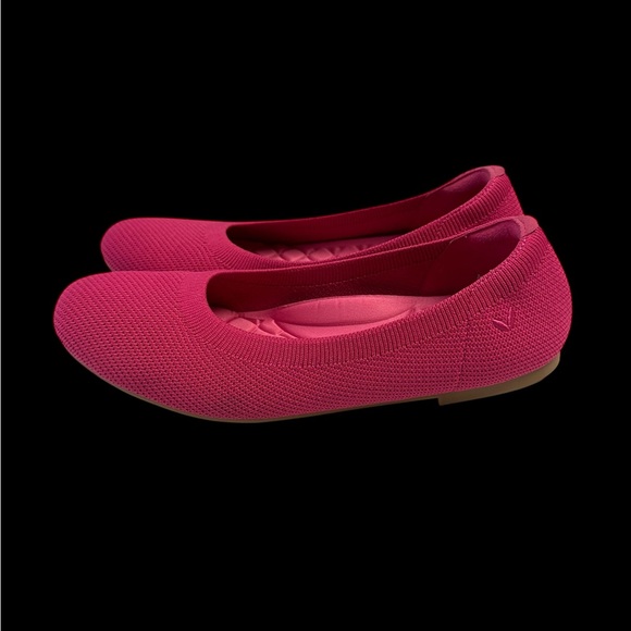 Vivaia Fuchsia rounded toe flats size 40.5 - Picture 1 of 7